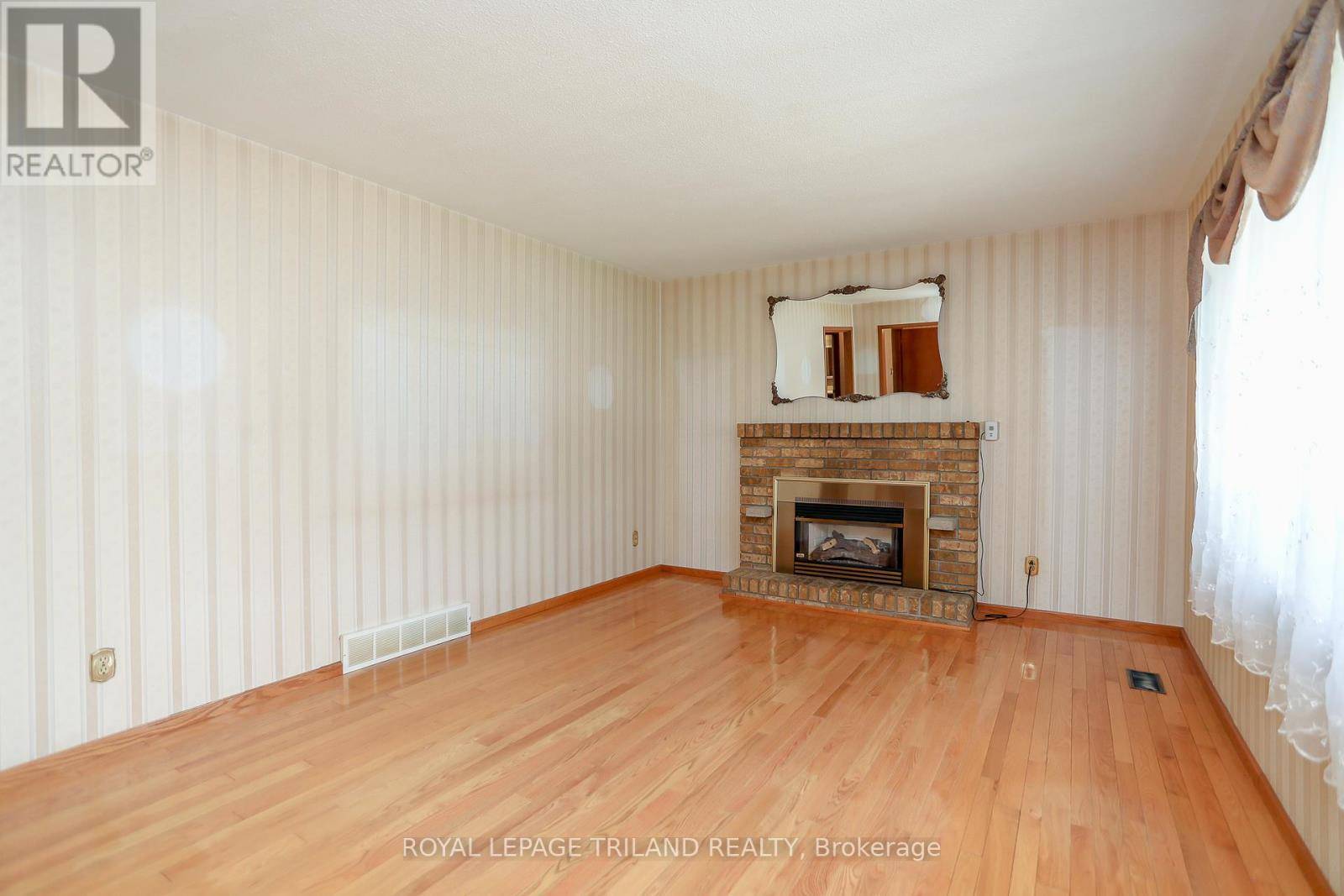 St. Thomas, ON N5R1H2,32 APPLEWOOD CRESCENT