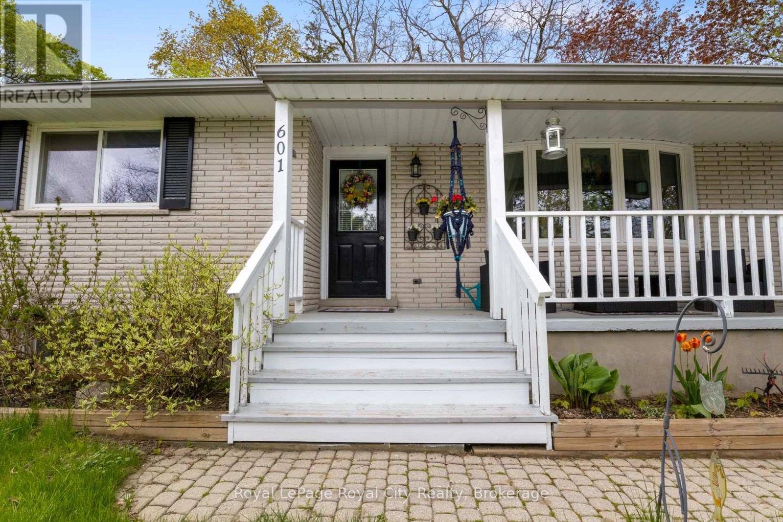 Centre Wellington (fergus), ON N1M1S2,601 COLQUHOUN STREET