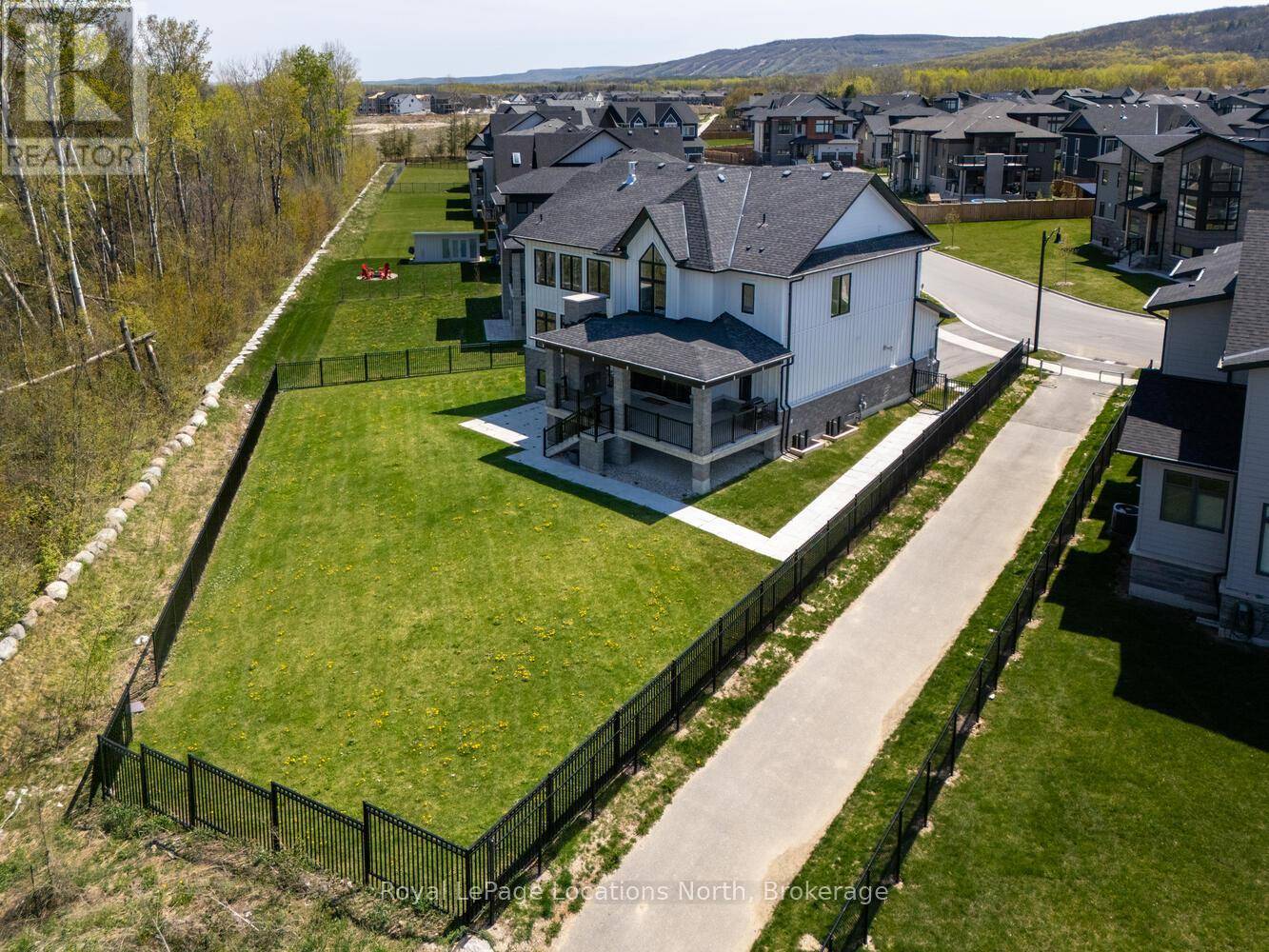 Blue Mountains, ON L9Y5L3,166 SPRINGSIDE CRESCENT