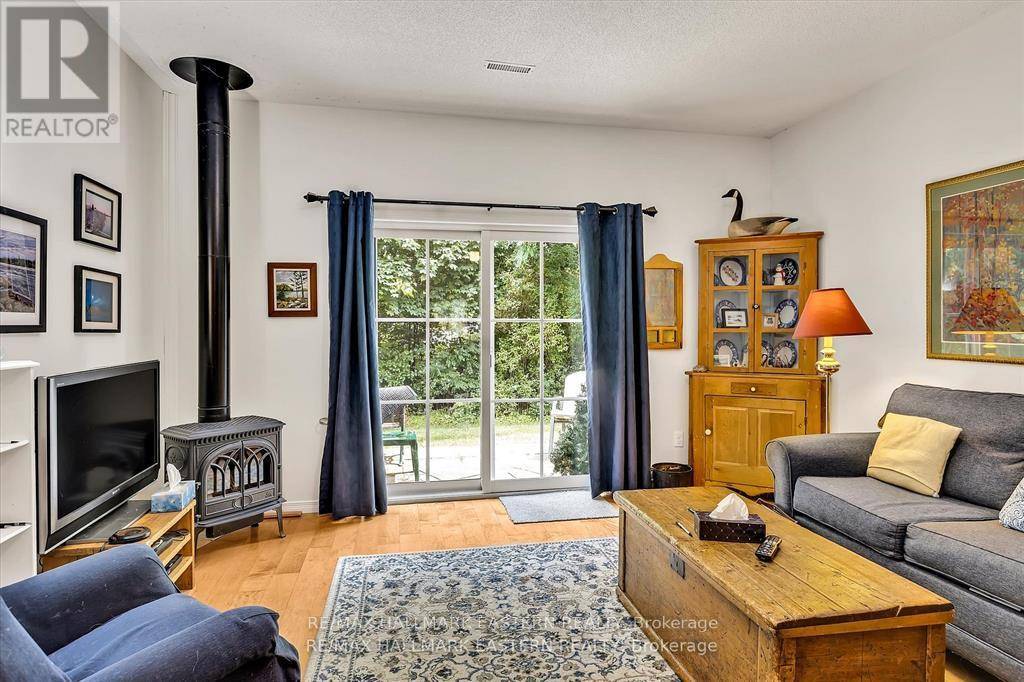 Smith-ennismore-lakefield (lakefield), ON K0L2H0,3 WINGETT WAY