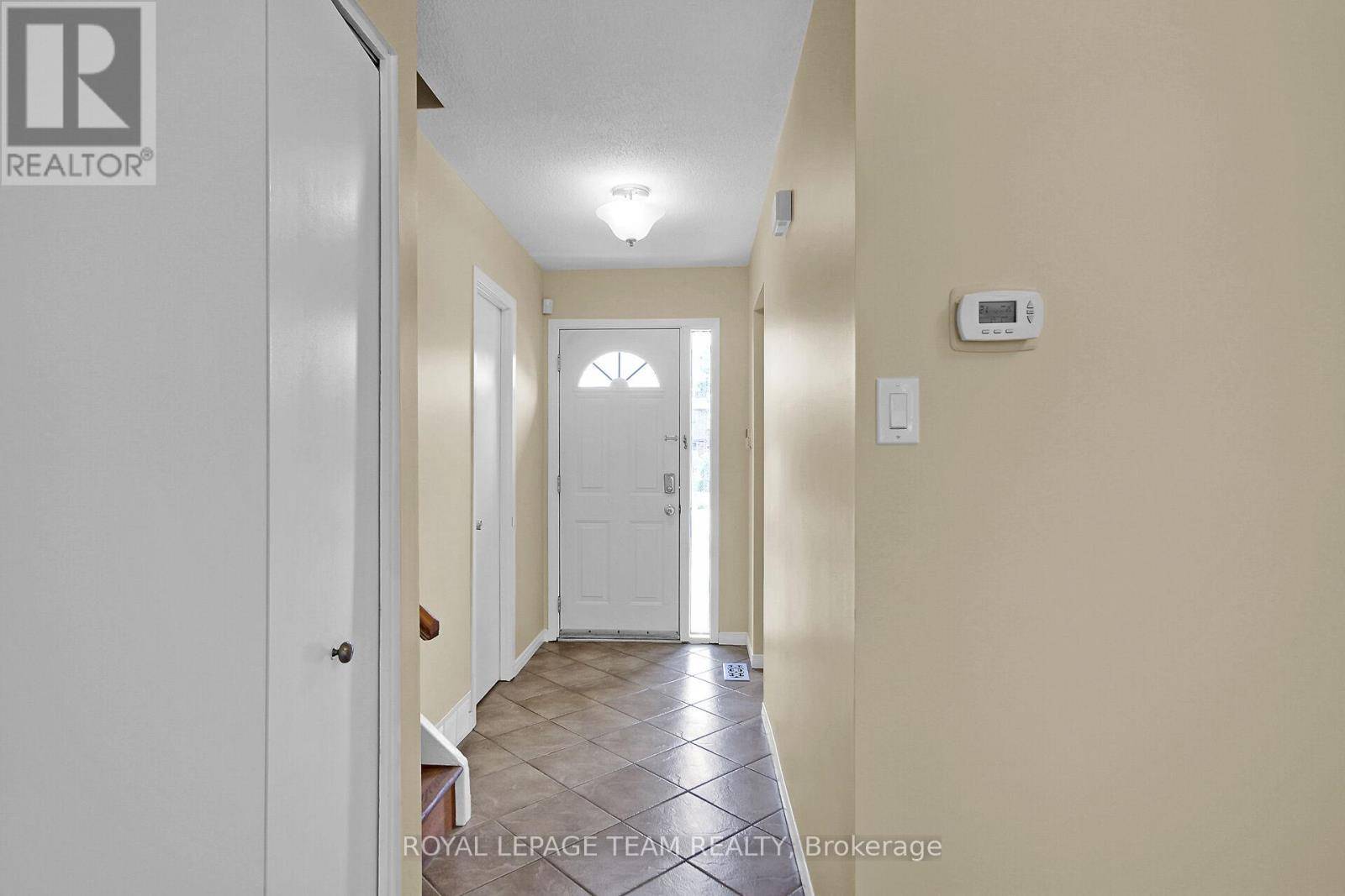 Ottawa, ON K2H8S6,12 Glencoe ST #23