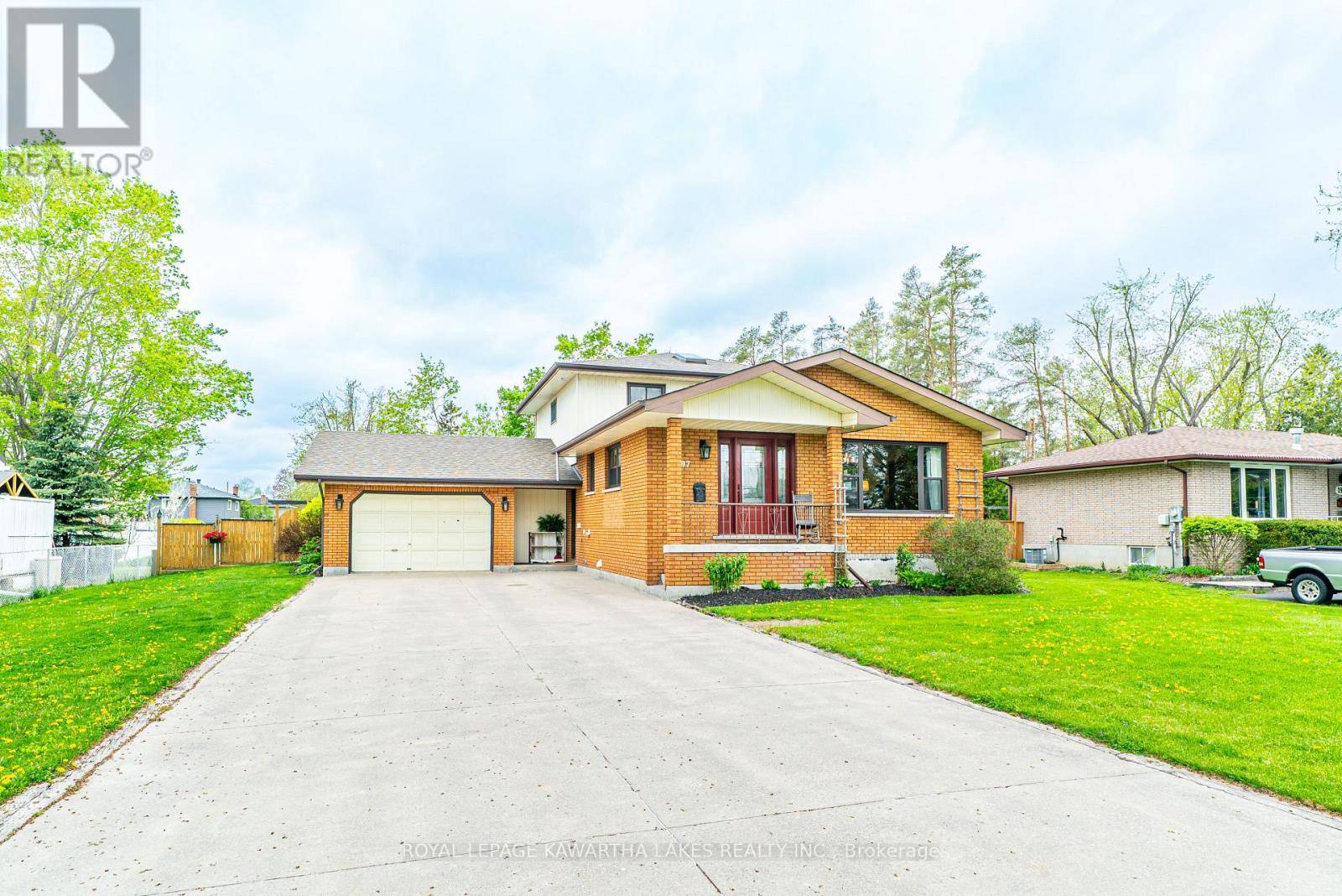 Kawartha Lakes (lindsay), ON K9V4Y5,197 ANGELINE STREET N