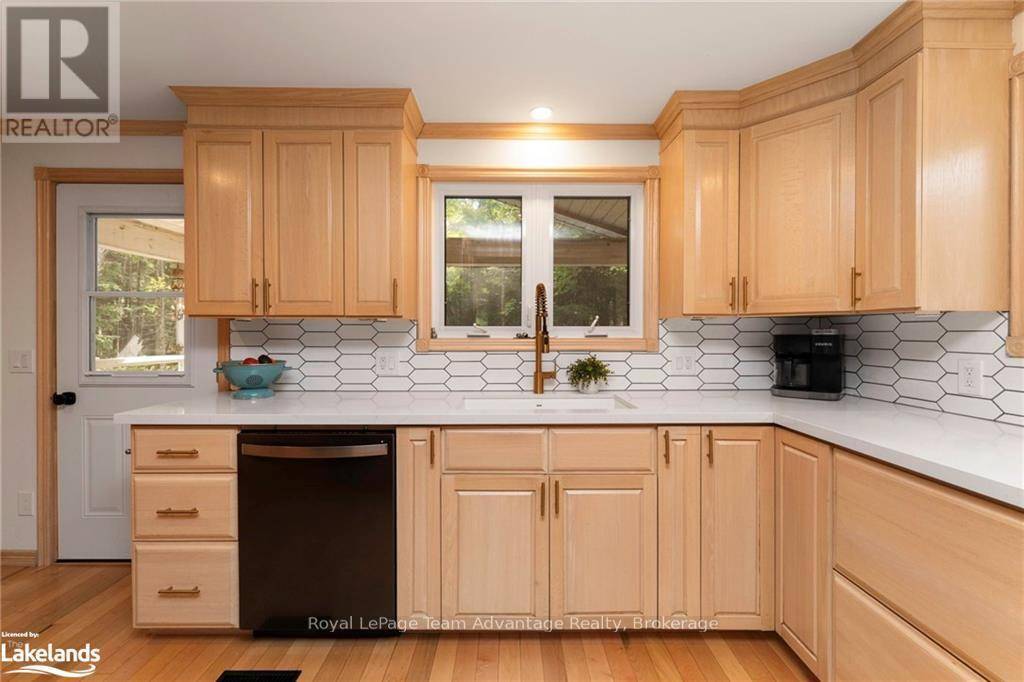 Muskoka Lakes (watt), ON P0B1M0,3461 HWY 141