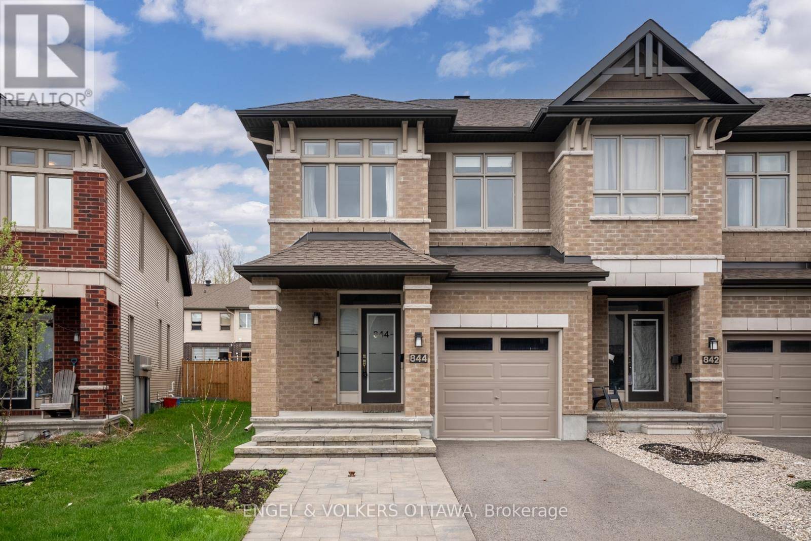 Ottawa, ON K1X0C7,844 QUARTET AVENUE