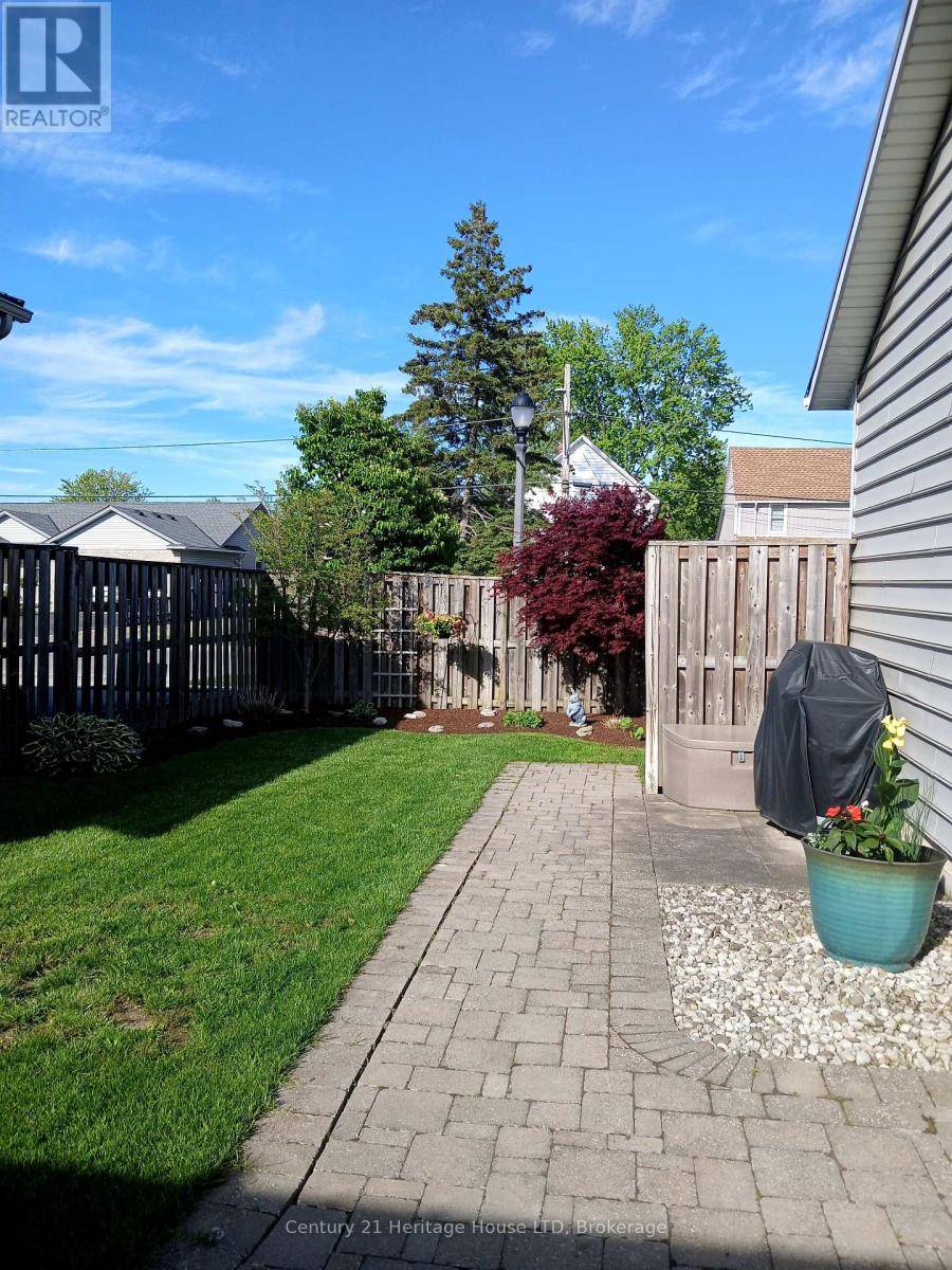 Fort Erie (lakeshore), ON L2A6R4,19 BARDOL AVENUE S