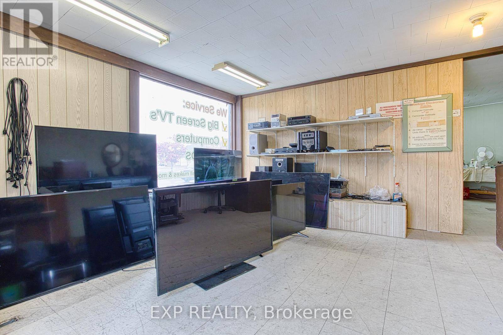 St. Catharines (e. Chester), ON L2R2P5,230 WELLAND AVENUE