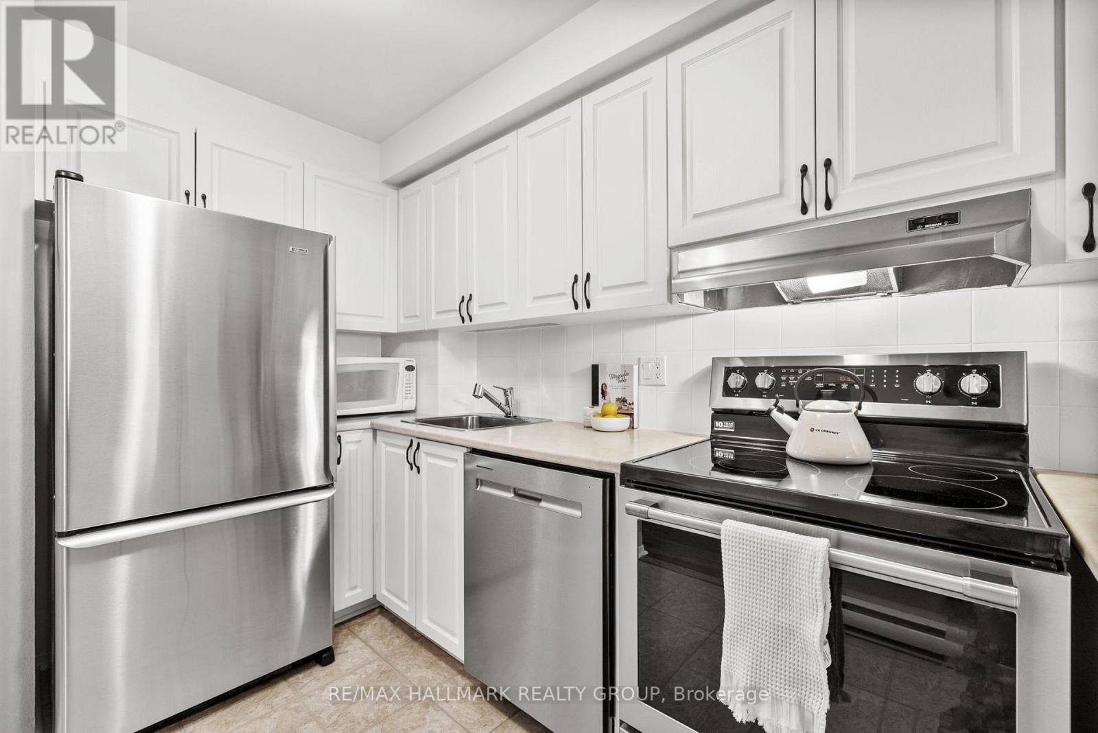 Ottawa, ON K1C4N5,6605 Bilberry DR #A