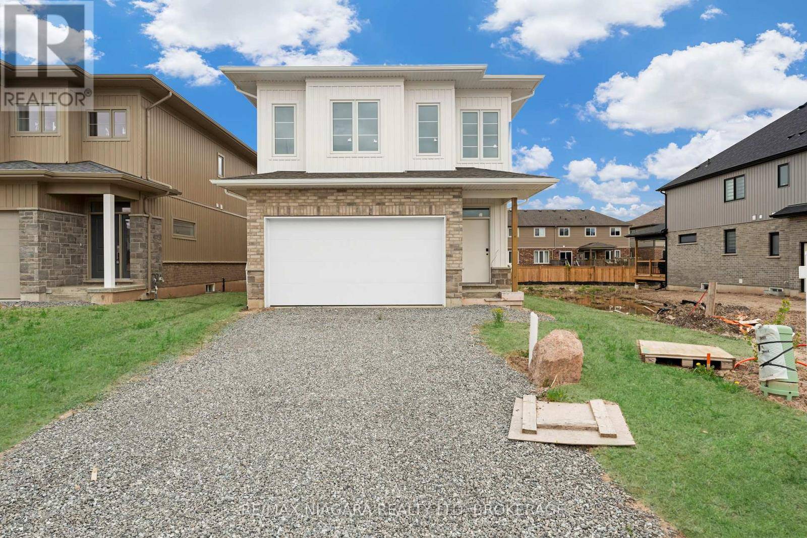 Niagara Falls (forestview), ON L2H0H9,8872 ANGIE DRIVE