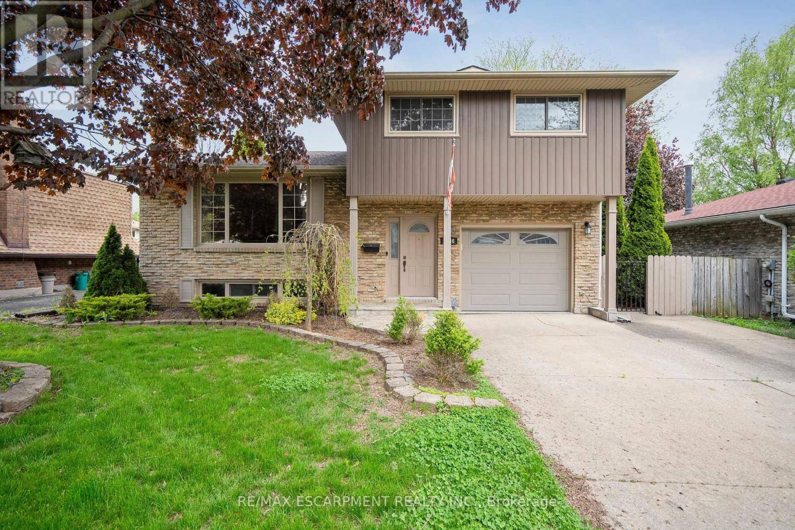 Niagara Falls (west Wood), ON L2H2A4,6146 MONTEREY AVENUE