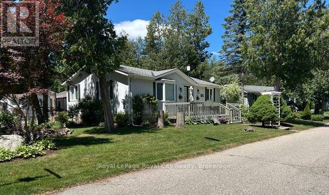 Puslinch, ON N1H6H9,11 SPRUCE AVENUE