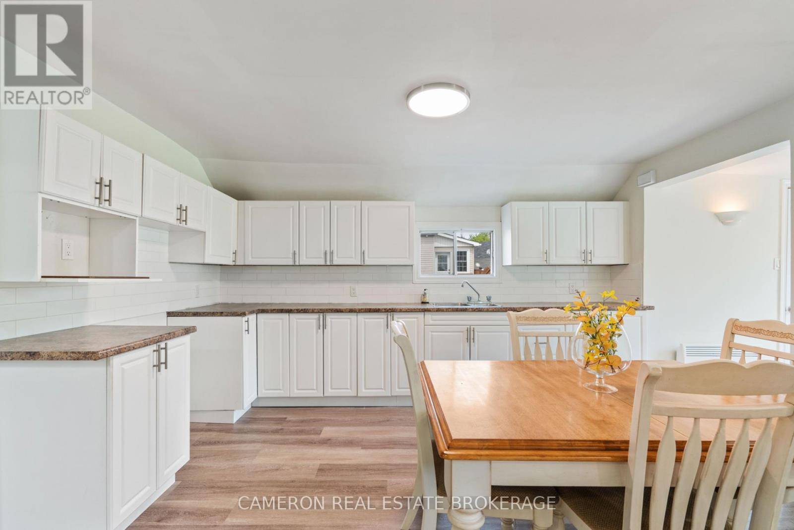 Cornwall, ON K6H3T5,735 ADOLPHUS STREET