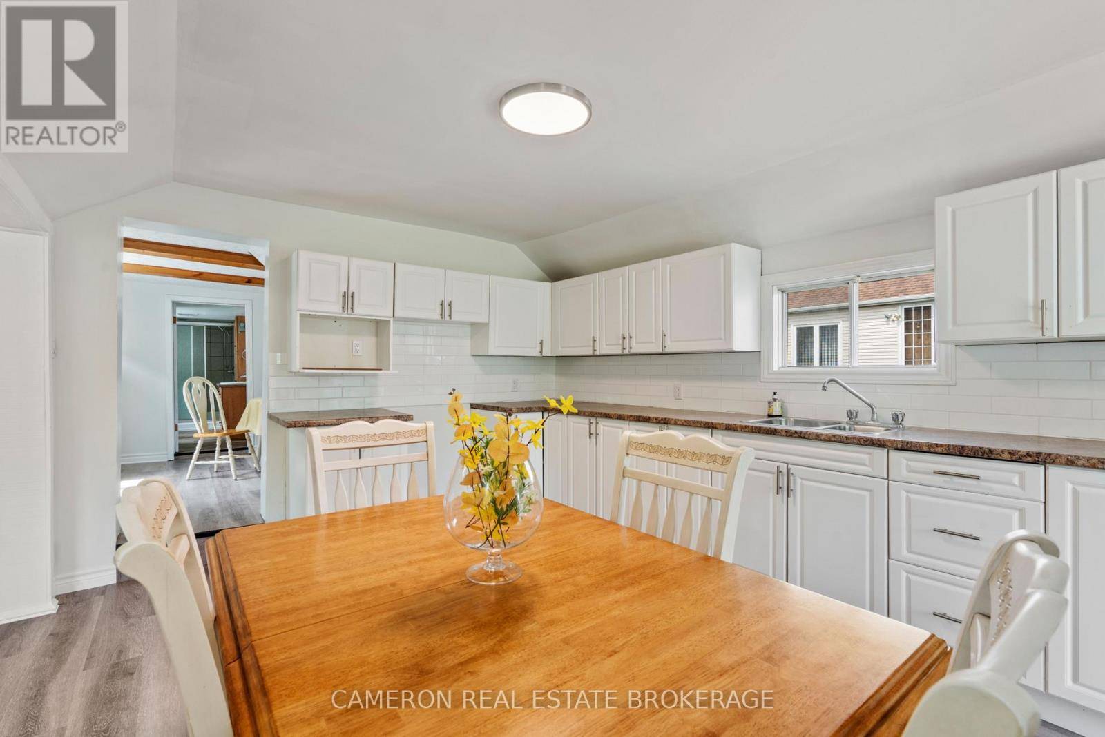 Cornwall, ON K6H3T5,735 ADOLPHUS STREET