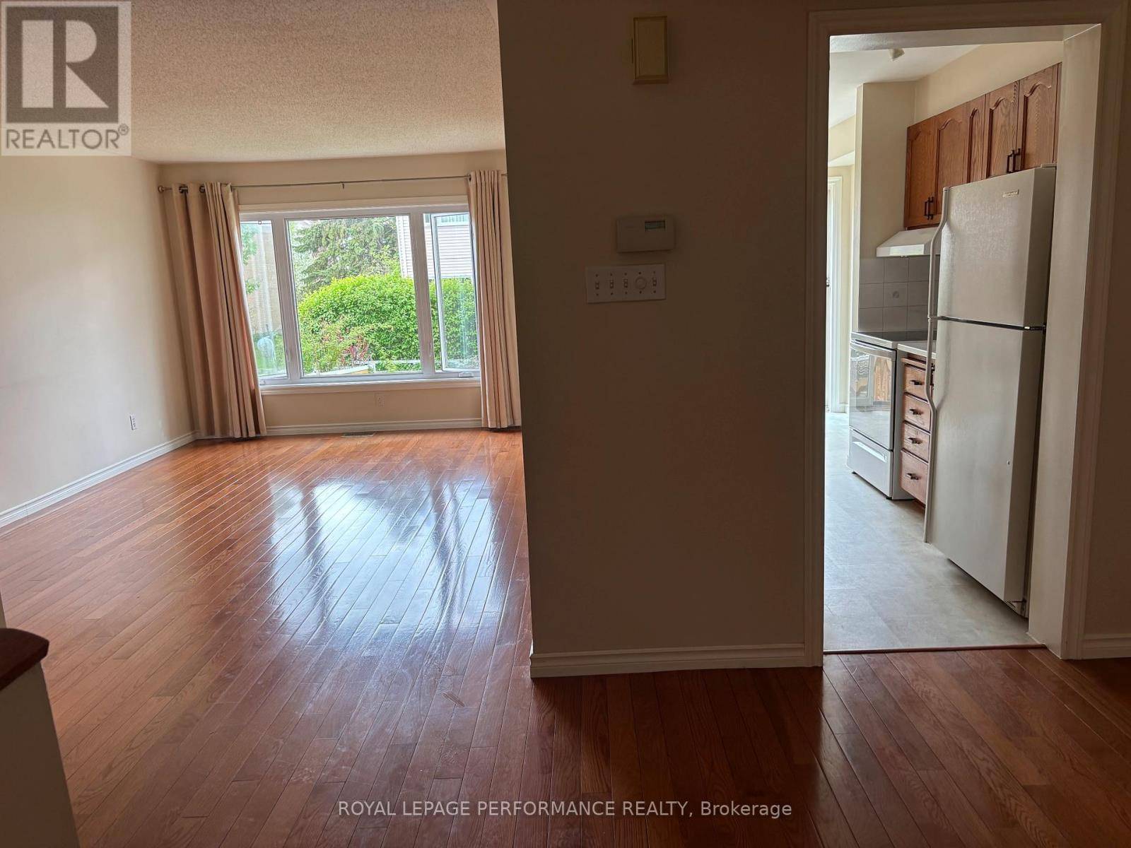 Ottawa, ON K1C7J1,6183 Red Willow Drive DR #6