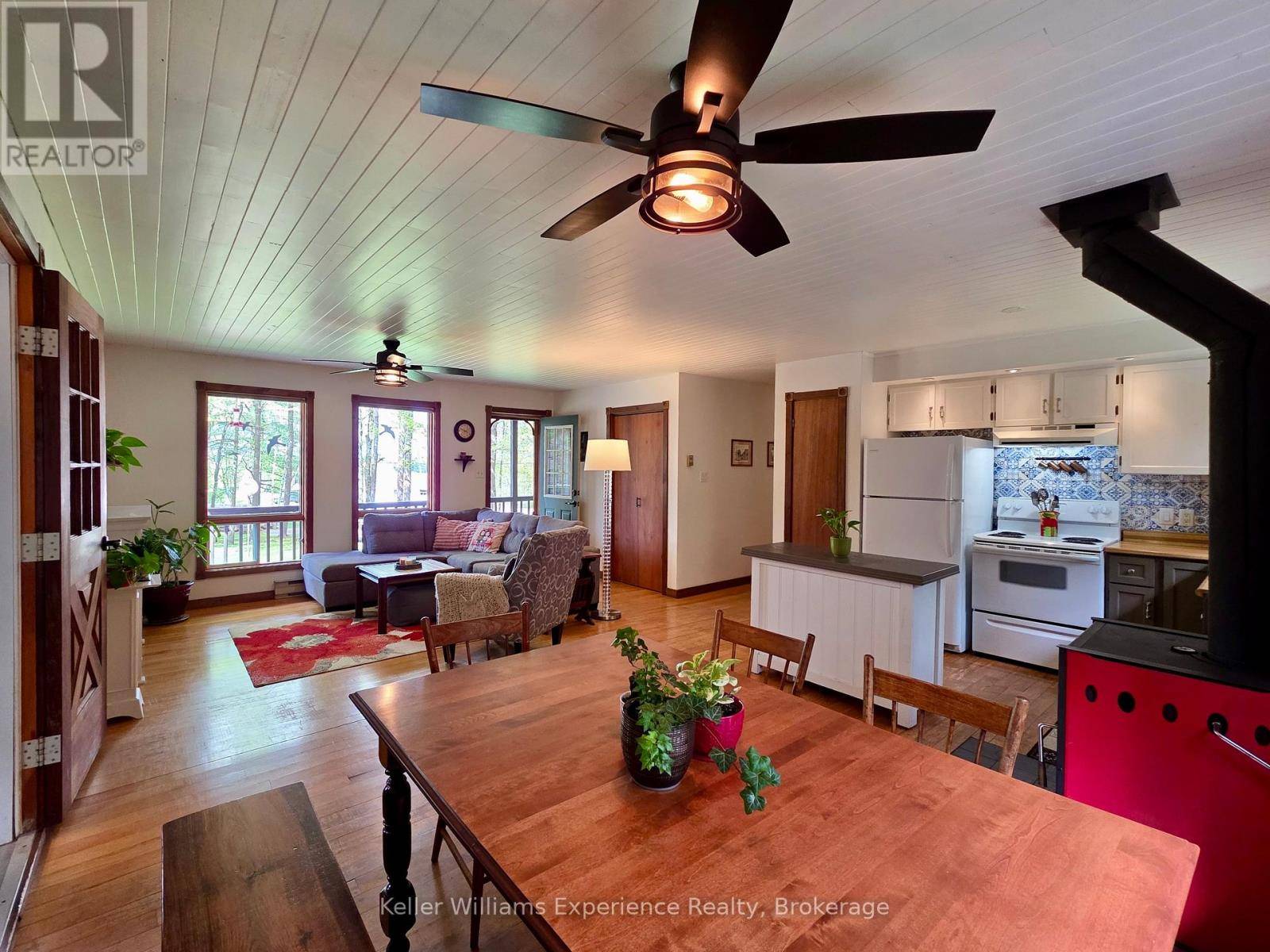 Bracebridge (oakley), ON P1L1X1,1035 CONWAY CRESCENT