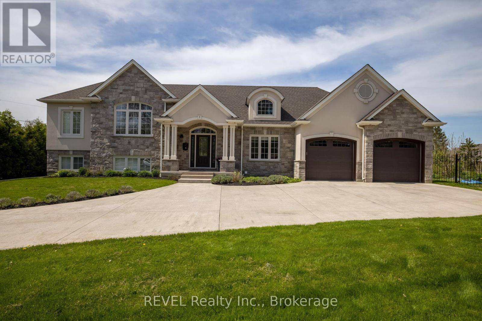 St. Catharines (glendale/glenridge), ON L2T3T9,7 PARKLANE CRESCENT