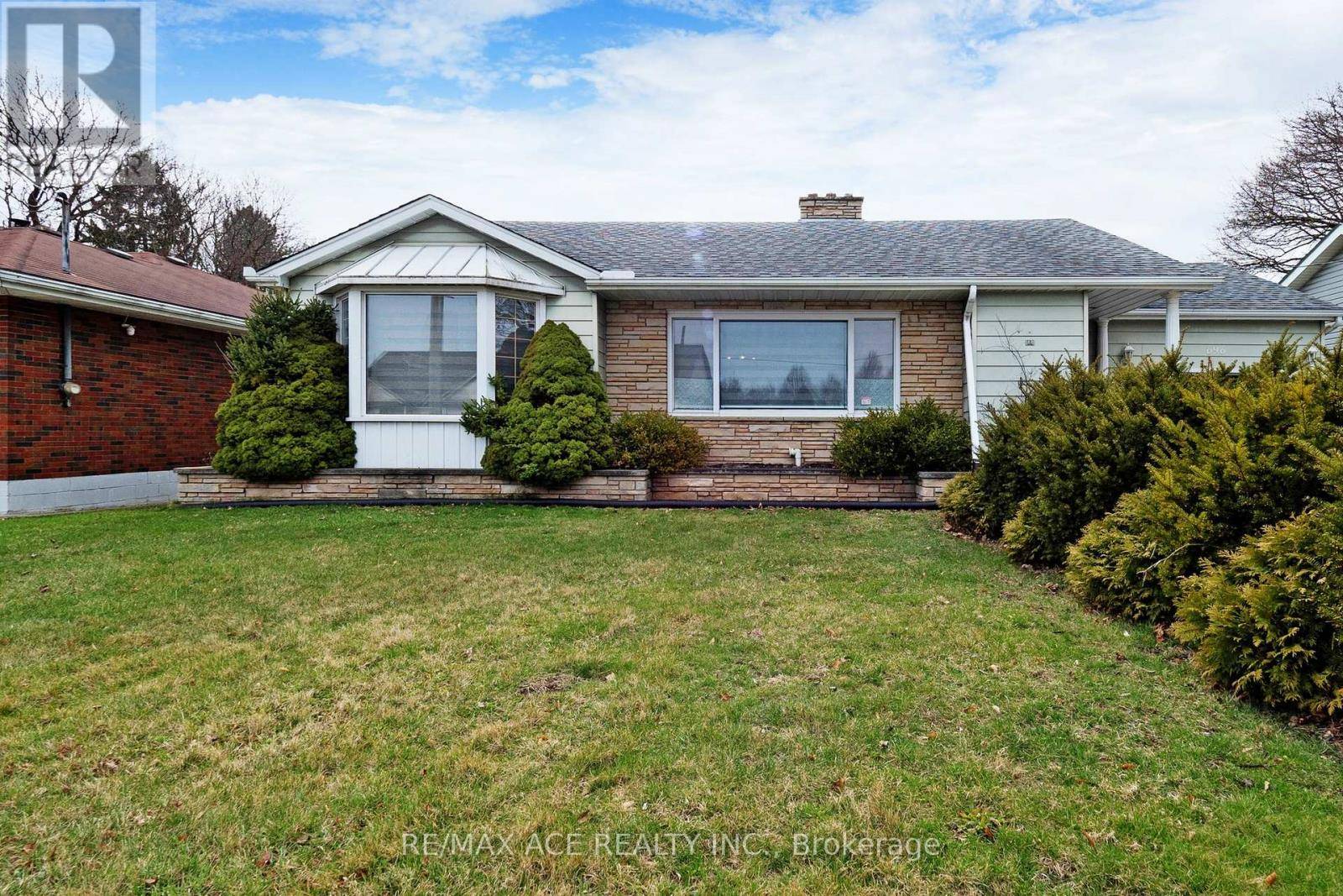 Norfolk (simcoe), ON N3Y3R4,696 NORFOLK STREET N