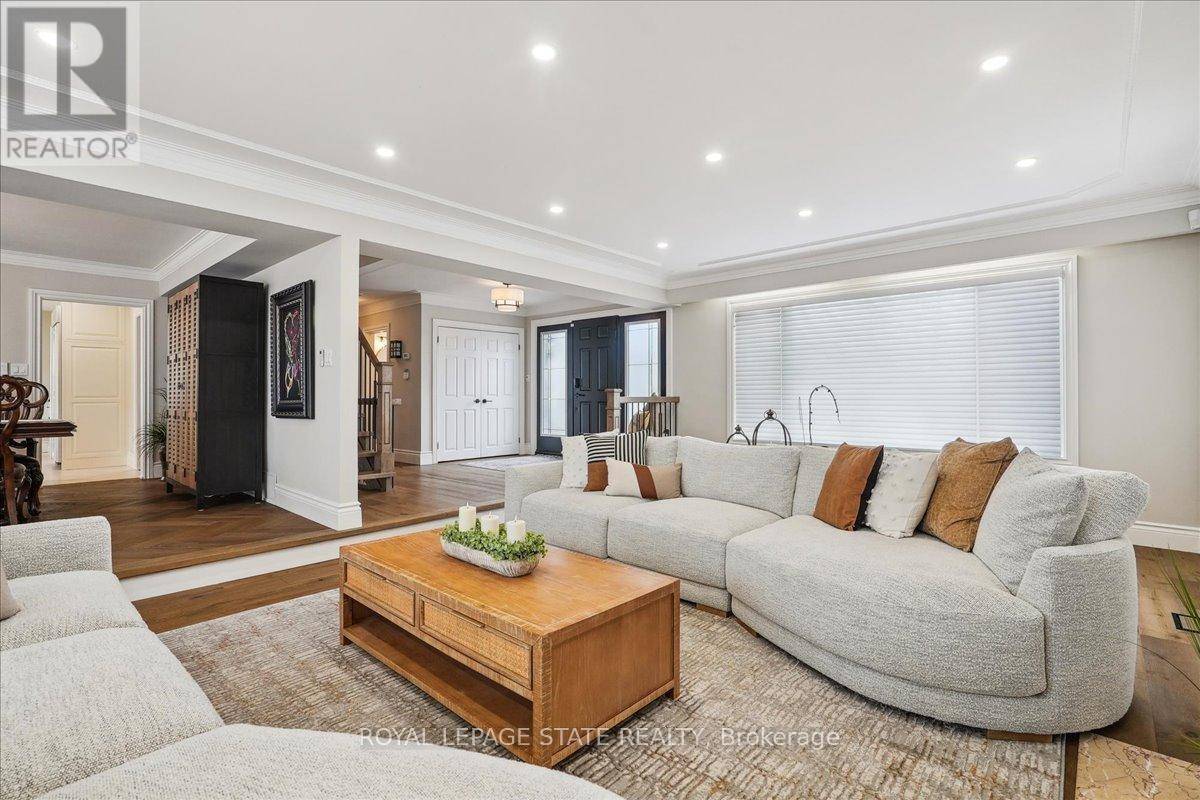 Hamilton (stoney Creek Mountain), ON L8J1K4,10 AZALEA COURT