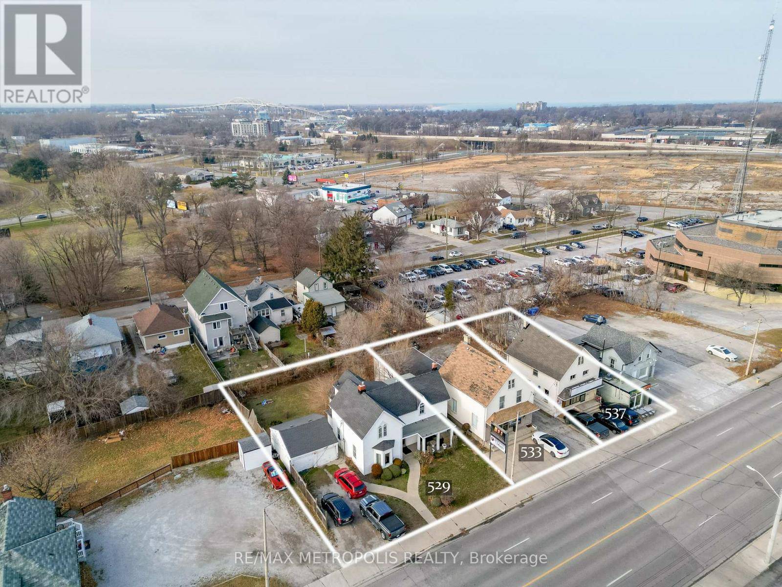 Sarnia, ON N7T5W5,529, 533, 537 CHRISTINA STREET N