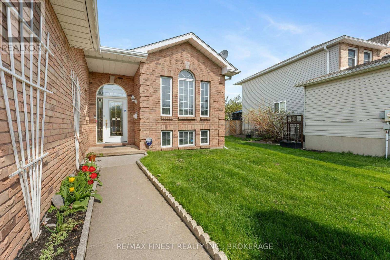 Kingston (city Southwest), ON K7M8T7,616 ROOSEVELT DRIVE
