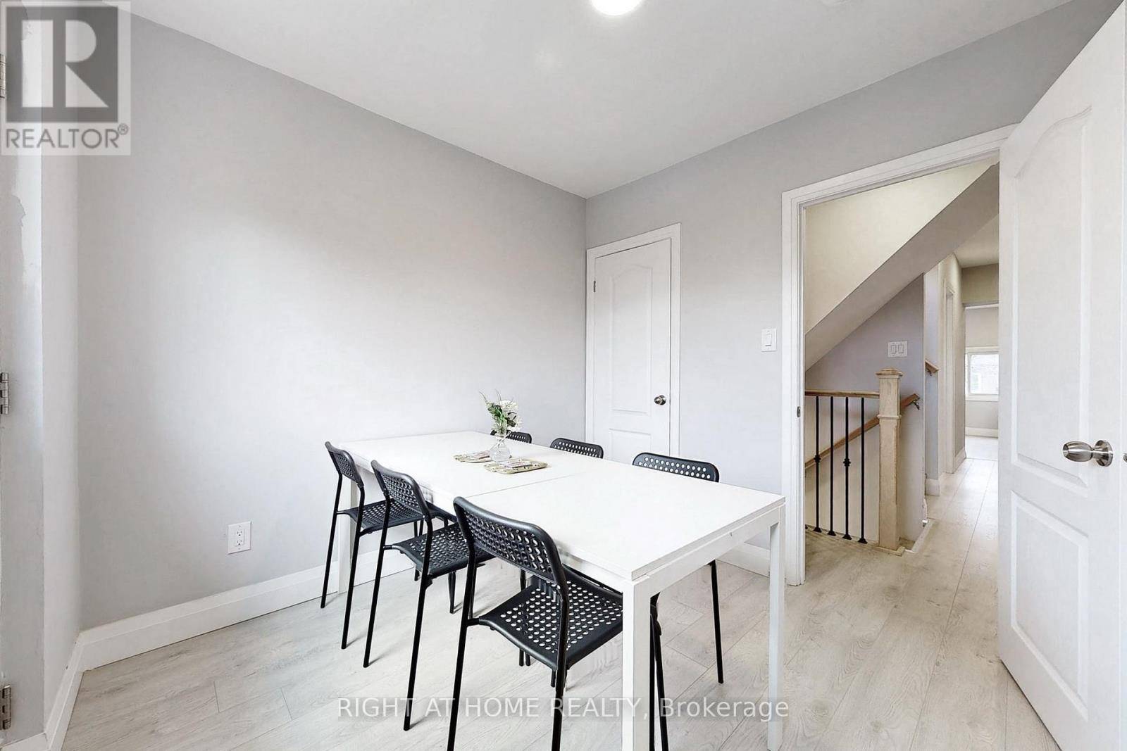 Hamilton (gibson), ON L8L1V5,703 Wilson ST #Upper