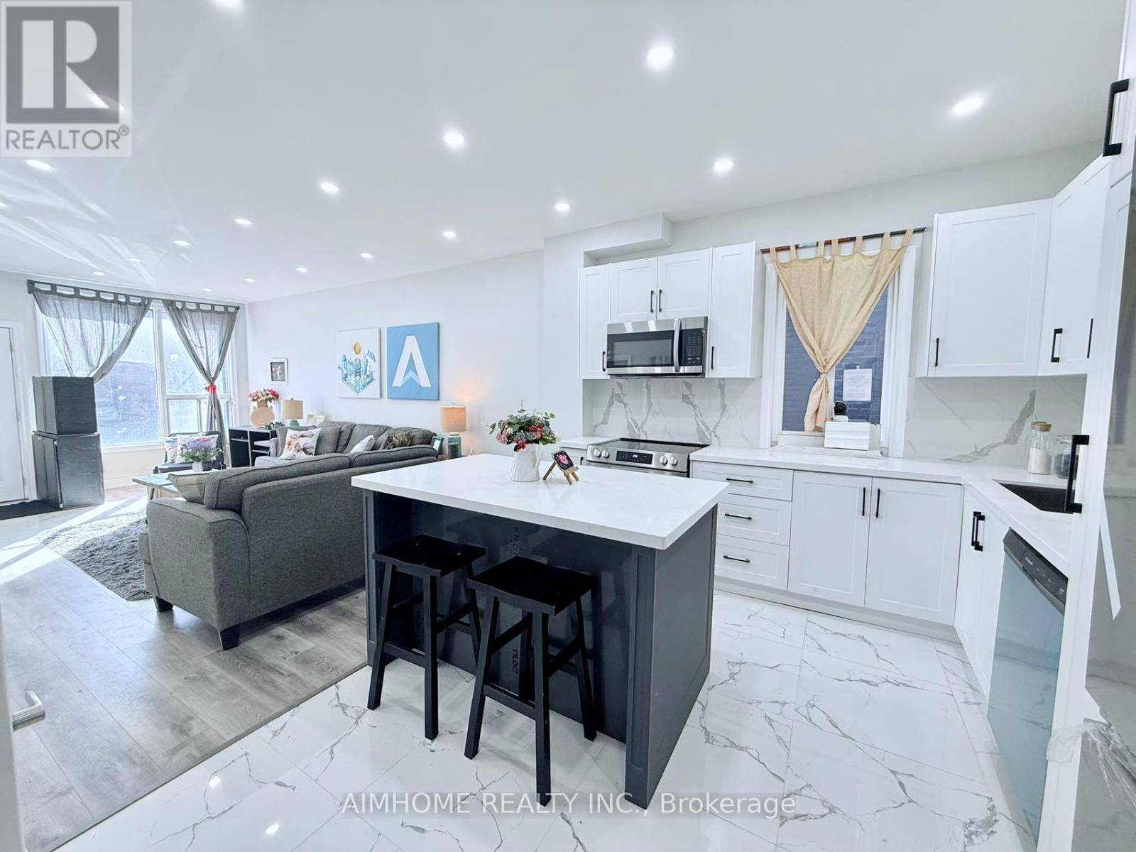 Hamilton (central), ON L8L4A1,107 BEACH ROAD