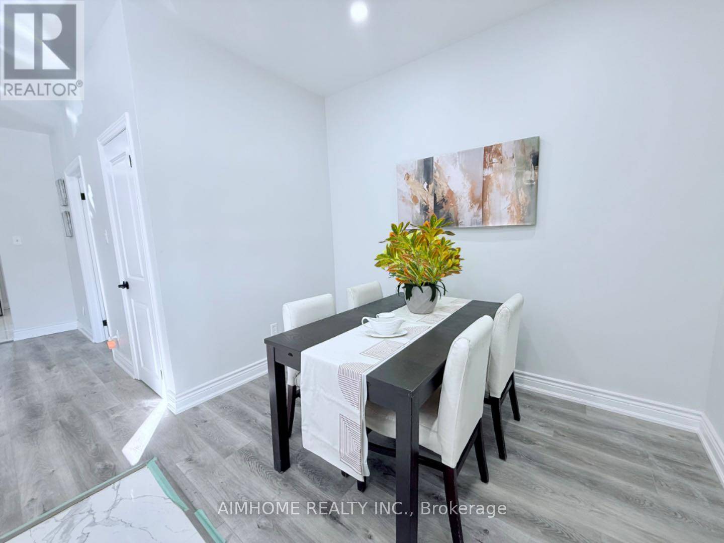 Hamilton (central), ON L8L4A1,107 BEACH ROAD