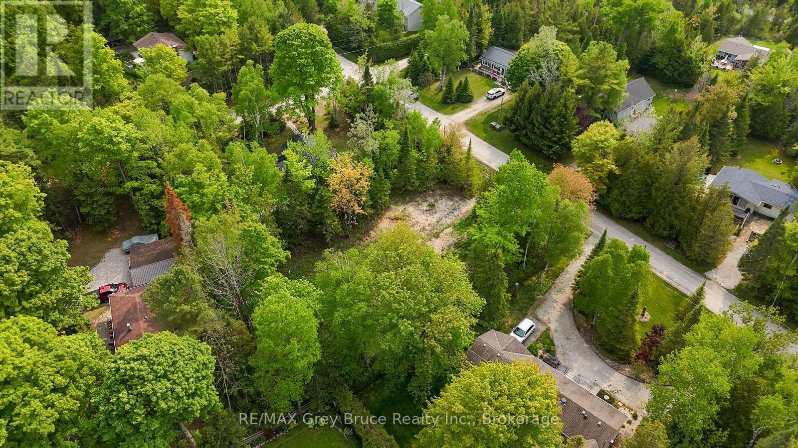 South Bruce Peninsula, ON N0H2G0,425 DUFFERIN AVENUE