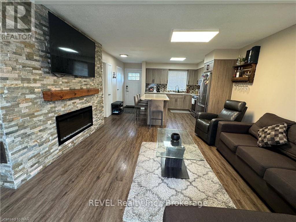 Niagara Falls (west Wood), ON L2H2X7,8141 Coventry RD #78