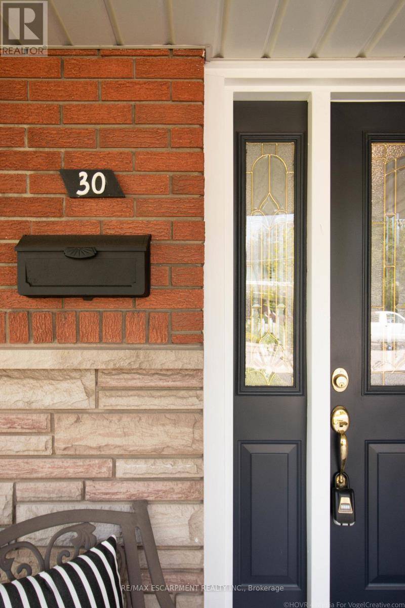 Hamilton (sherwood), ON L8T1K3,30 DONLEA DRIVE