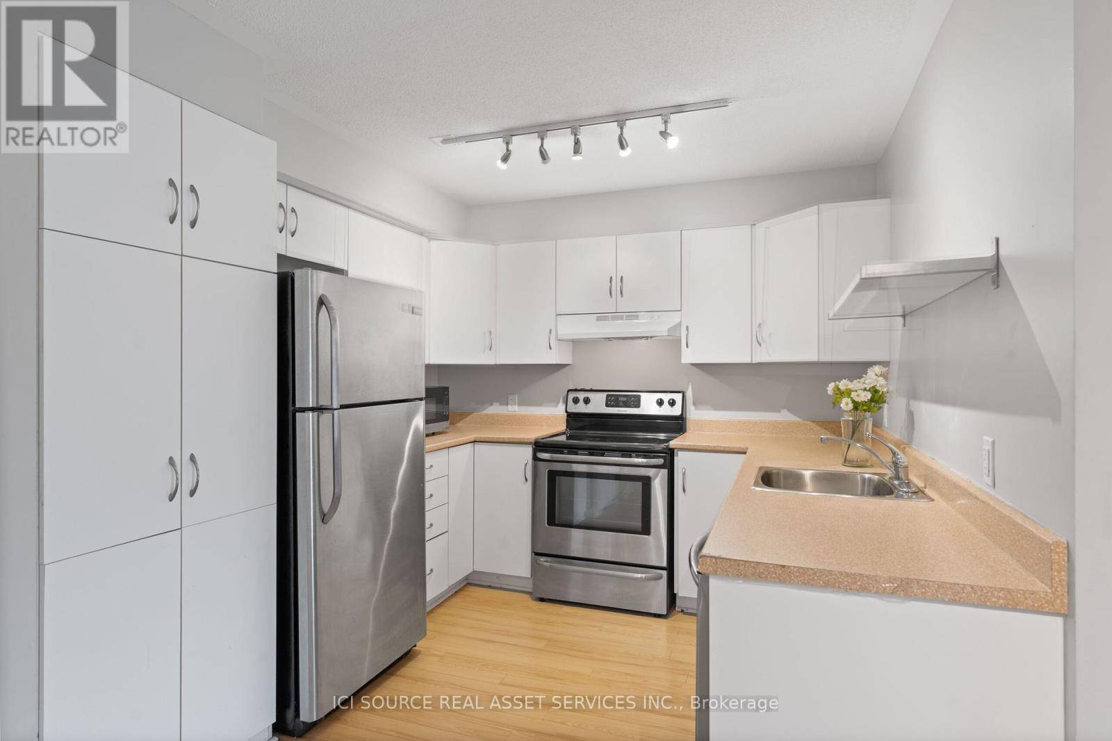 Ottawa, ON K2P0A3,138 Somerset ST West #812