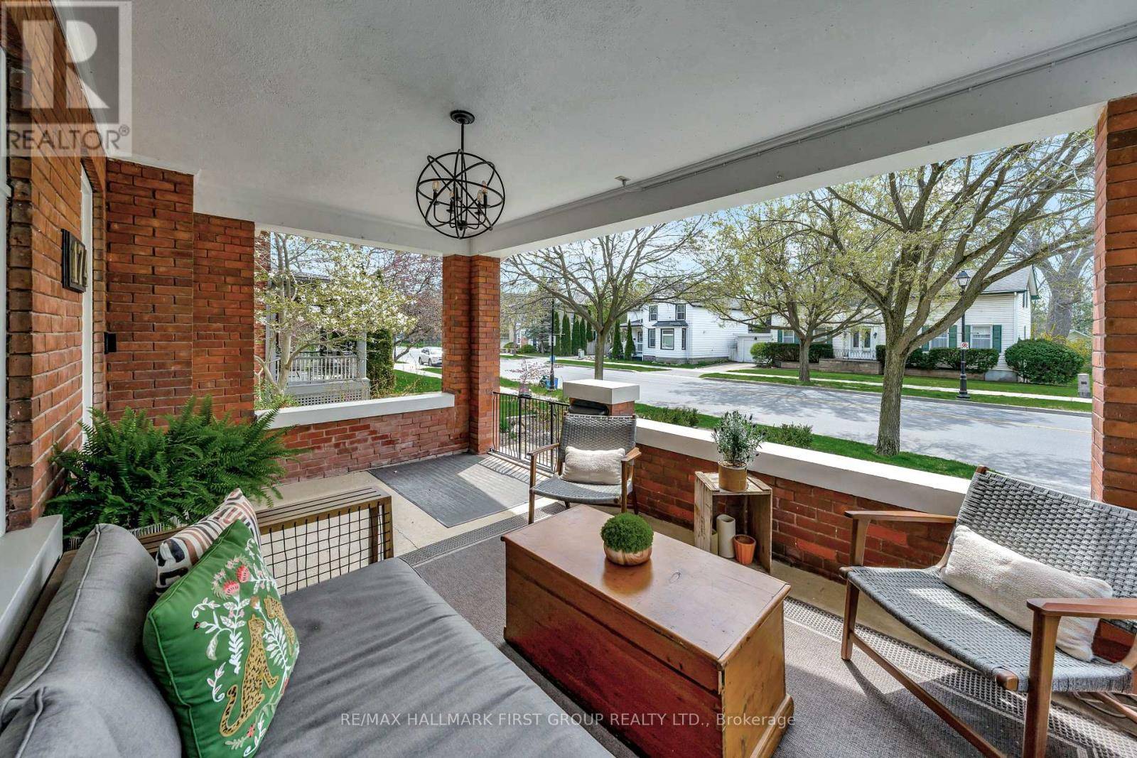 Cobourg, ON K9A2M9,174 KING STREET W