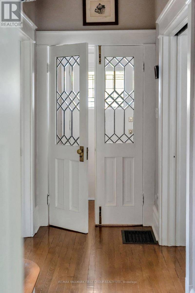 Cobourg, ON K9A2M9,174 KING STREET W