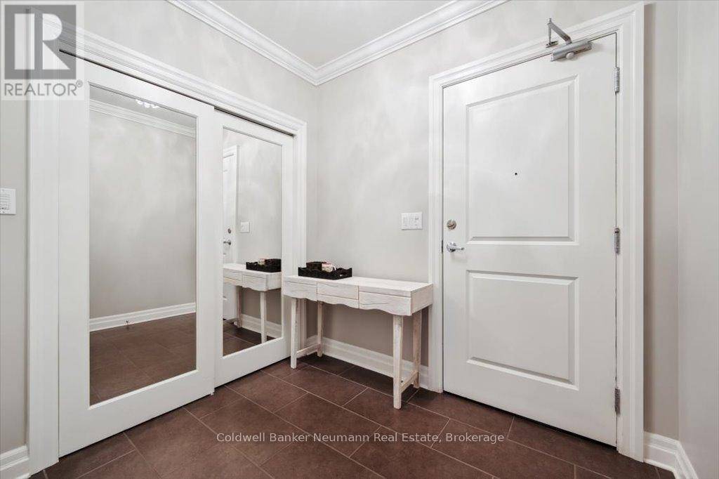 Guelph (downtown), ON N1H0A9,160 Macdonell ST #1607