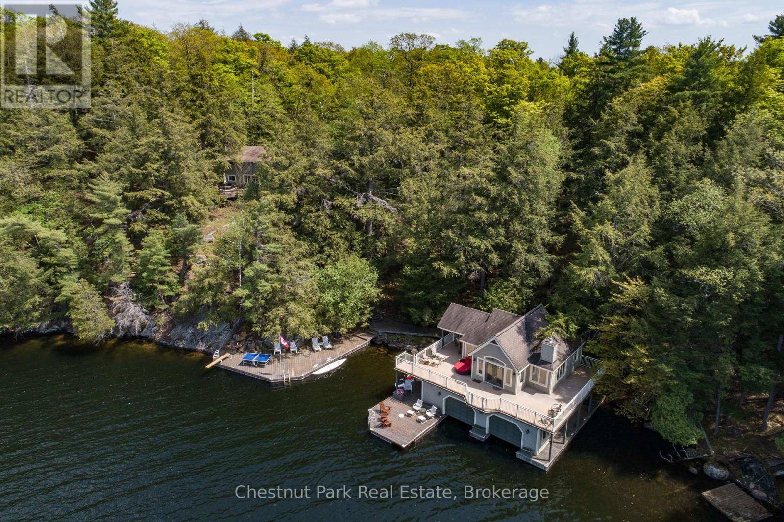 Muskoka Lakes (watt), ON P0B1J0,1022 OLD TOWNSHIP ROAD