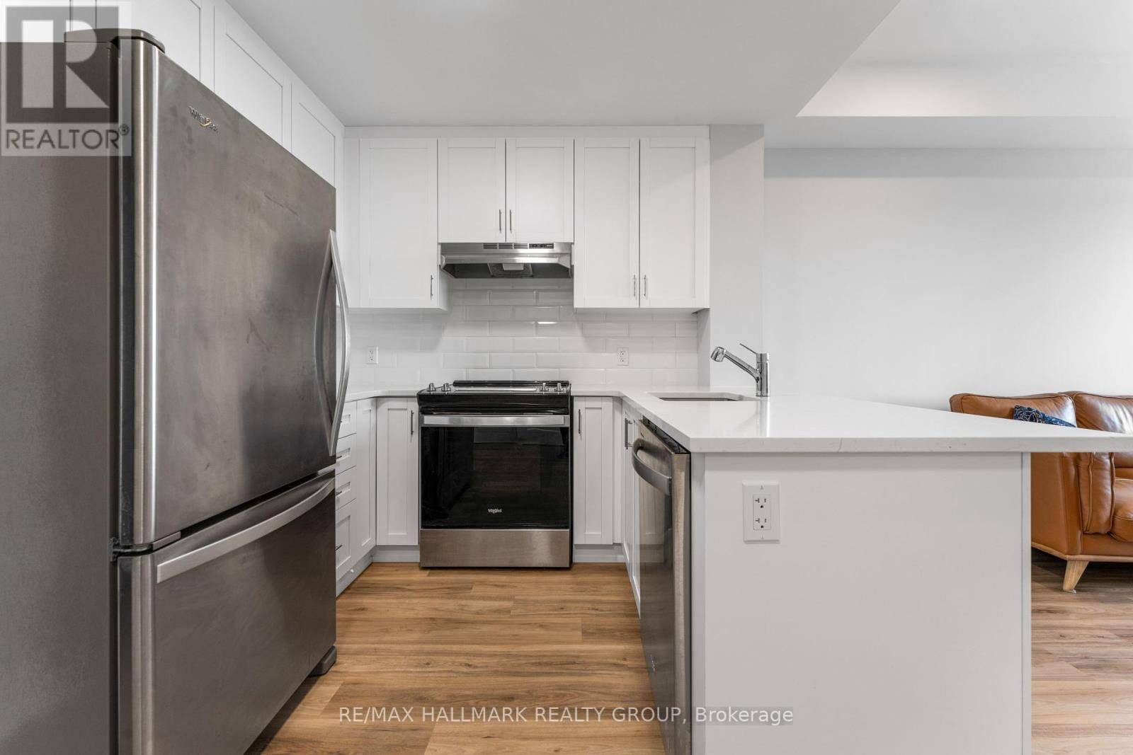 Ottawa, ON K1K3X3,1350 HEMLOCK RD #411