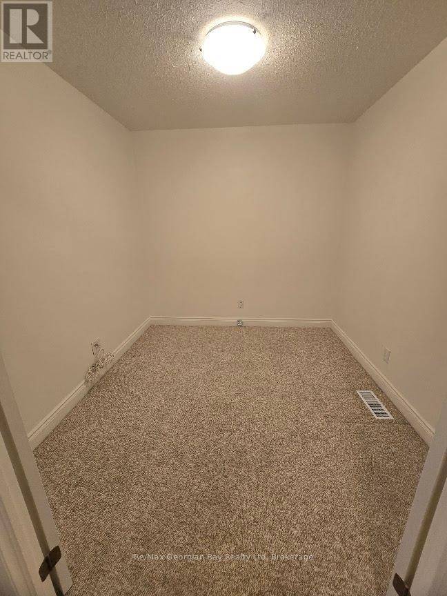 Bracebridge (macaulay), ON P1L0A4,10 KIMBERLEY AVE #206