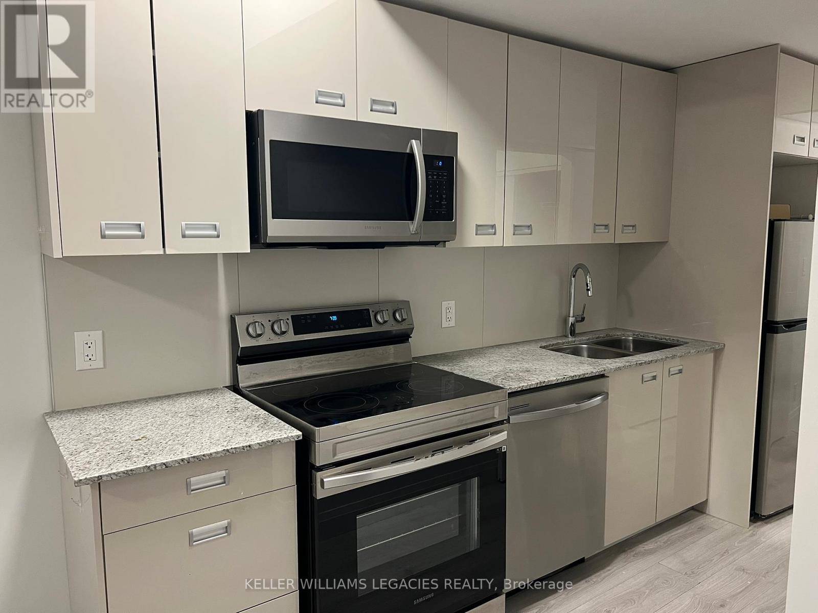Frontenac (frontenac Centre), ON K7L1E5,652 PRINCESS ST #241