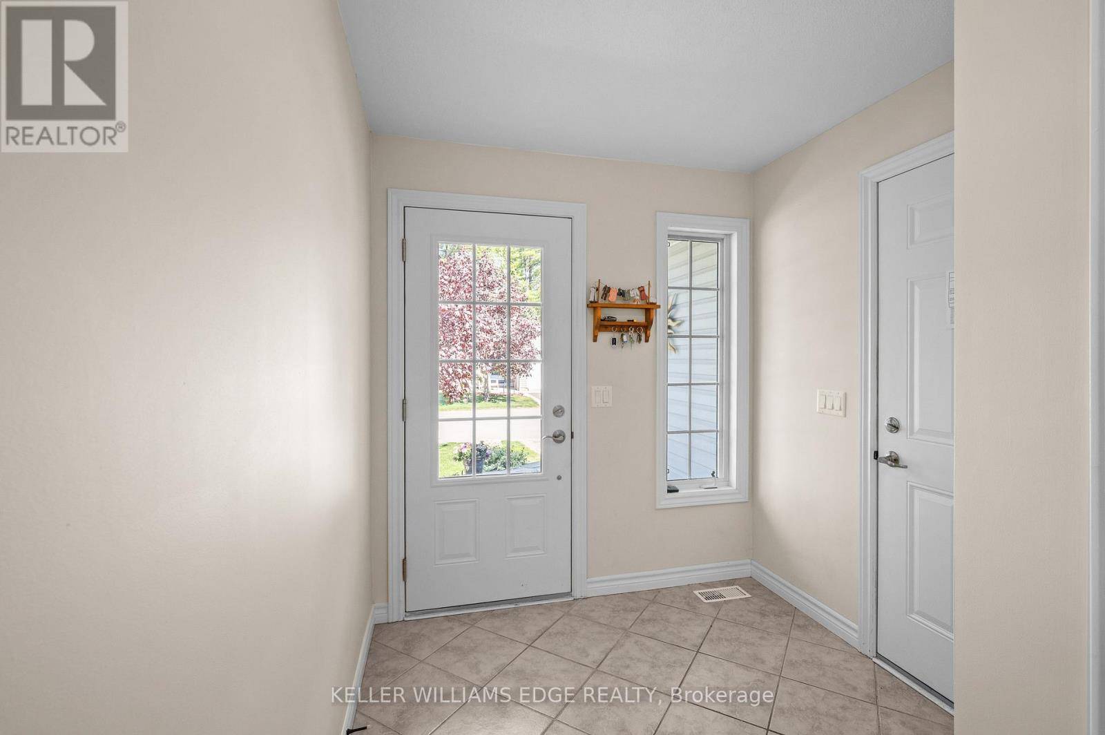 Hamilton (freelton), ON L8B1A5,193 GLENARIFF CRESCENT