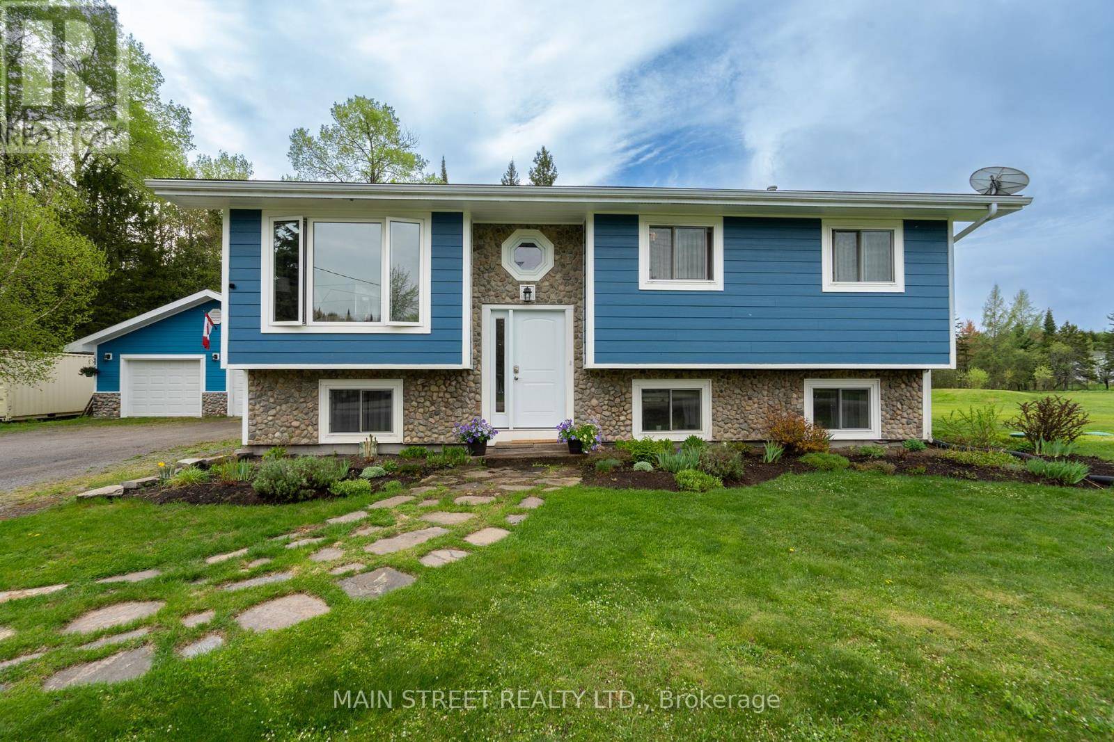 Huntsville (stisted), ON P1H2J2,155 SILVERDALE DRIVE