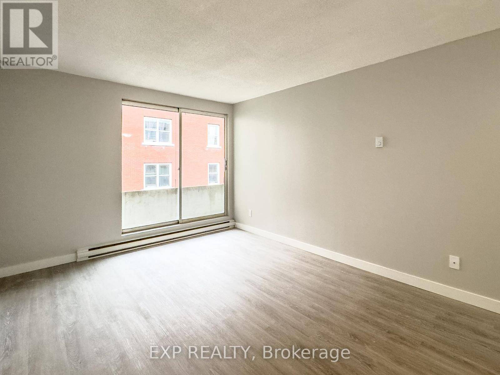 Ottawa, ON K1R7A4,51 Cambridge ST North #104