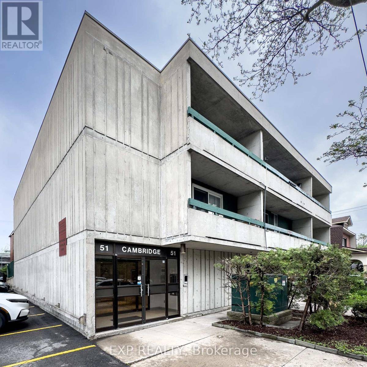 Ottawa, ON K1R7A4,51 Cambridge ST North #104