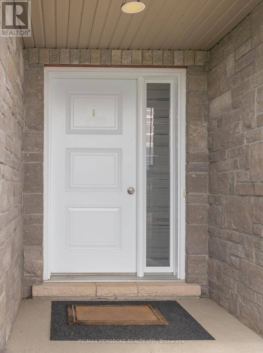 Petawawa, ON K8H0G6,14 LIAM STREET