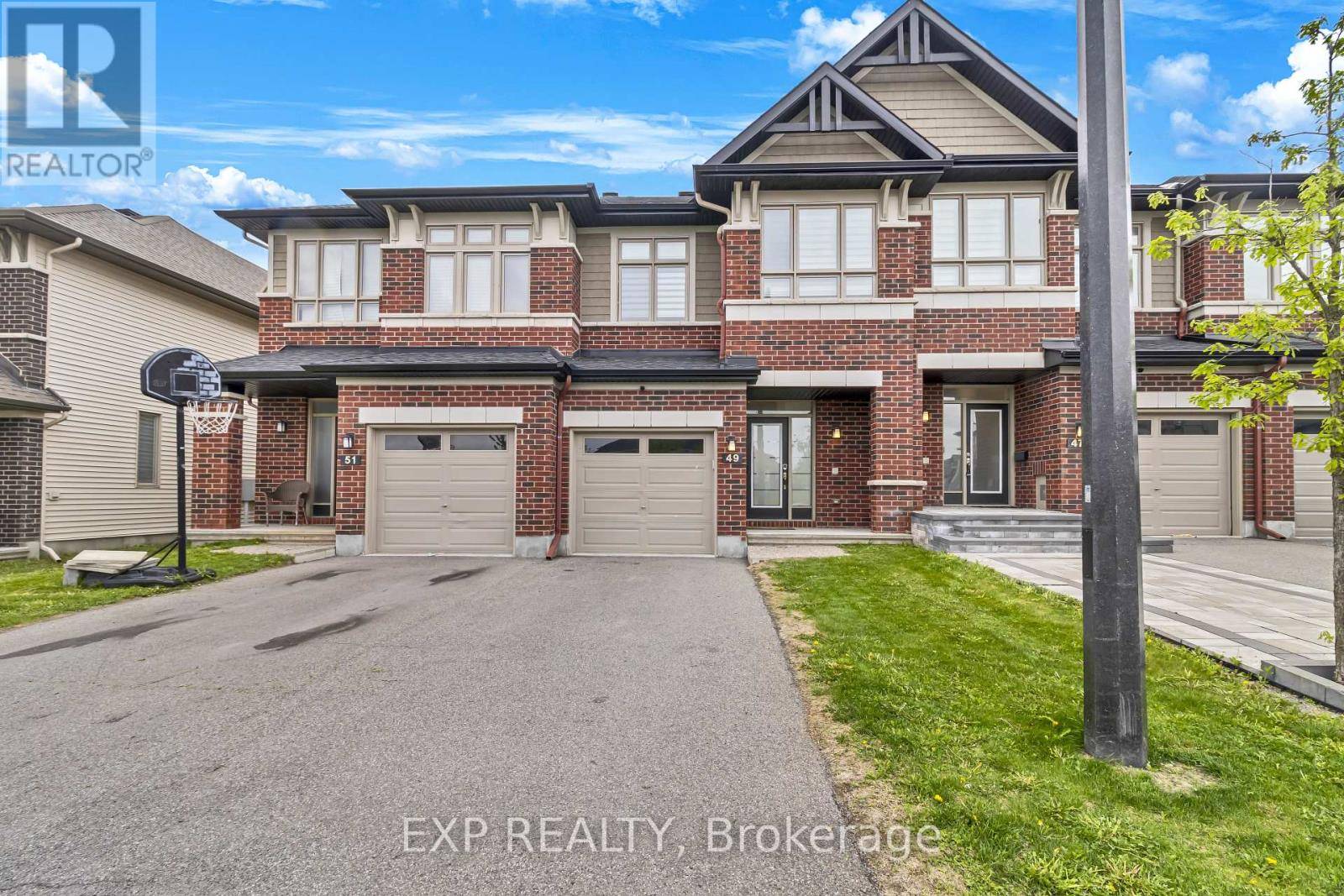 Ottawa, ON K1X0E9,49 SALAMANDER WAY