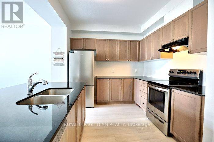 Ottawa, ON K2J7J2,708 CHROMITE PRIVATE