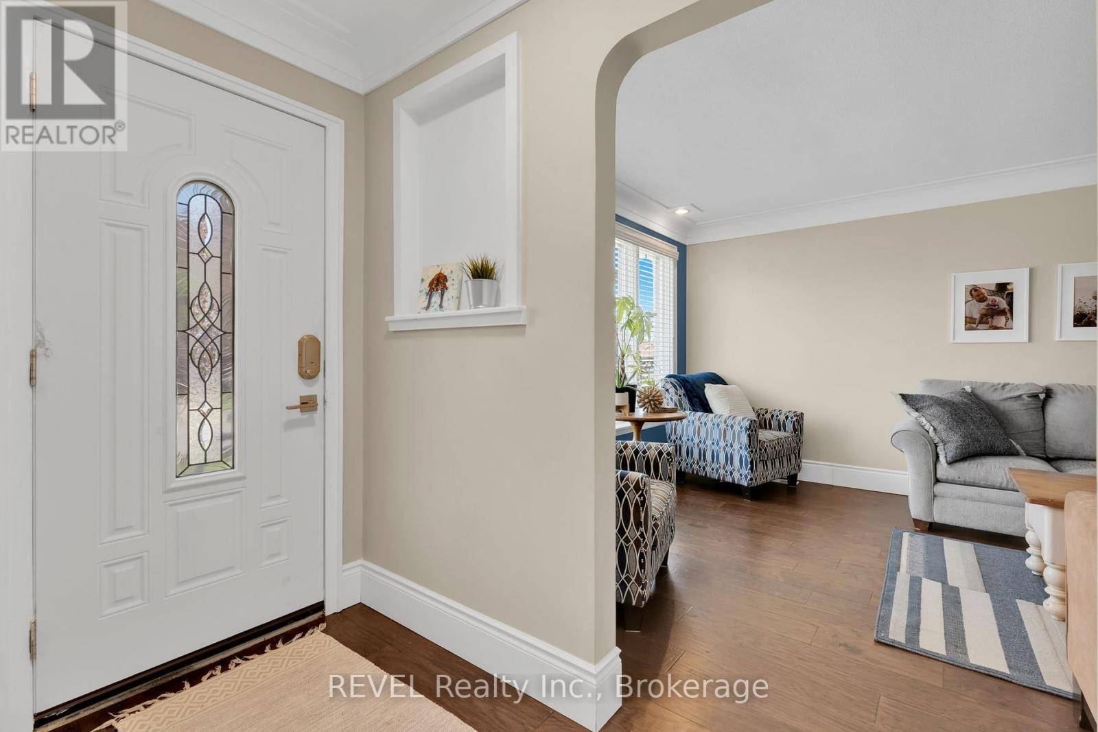 Welland (n. Welland), ON L3C5V9,120 ROYAL OAK DRIVE