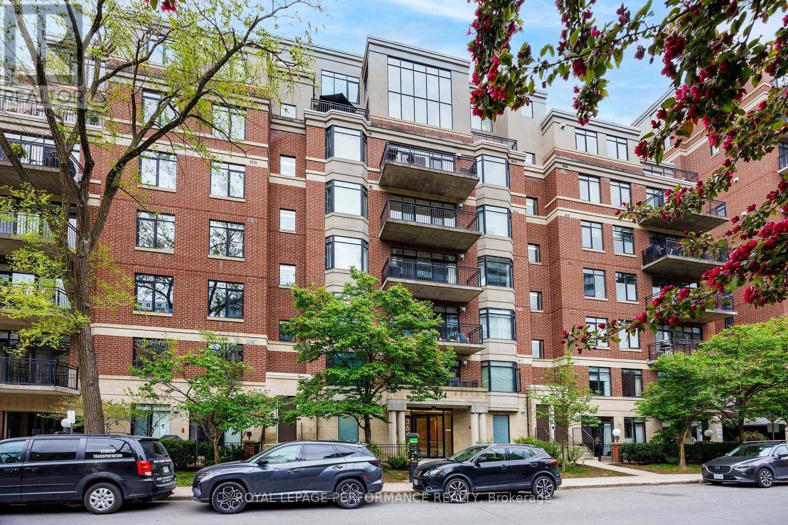 Ottawa, ON K2P2P3,364 Cooper ST #PH4