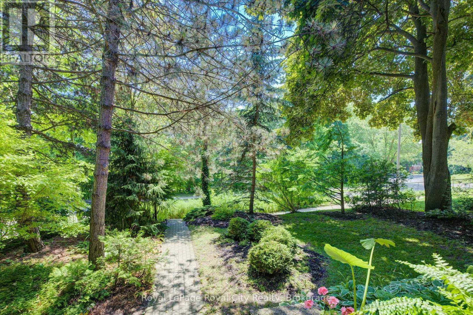 Centre Wellington (fergus), ON N1M1P4,513 ST ANDREW STREET W