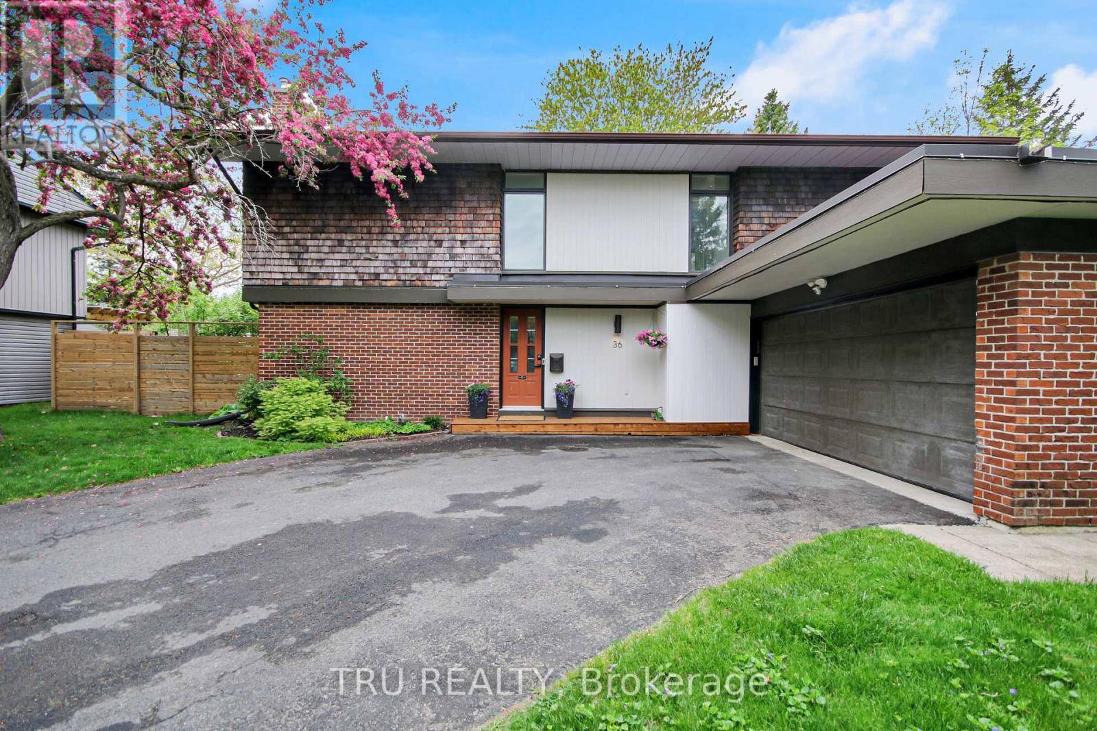 Ottawa, ON K2K1G2,36 VARLEY DRIVE
