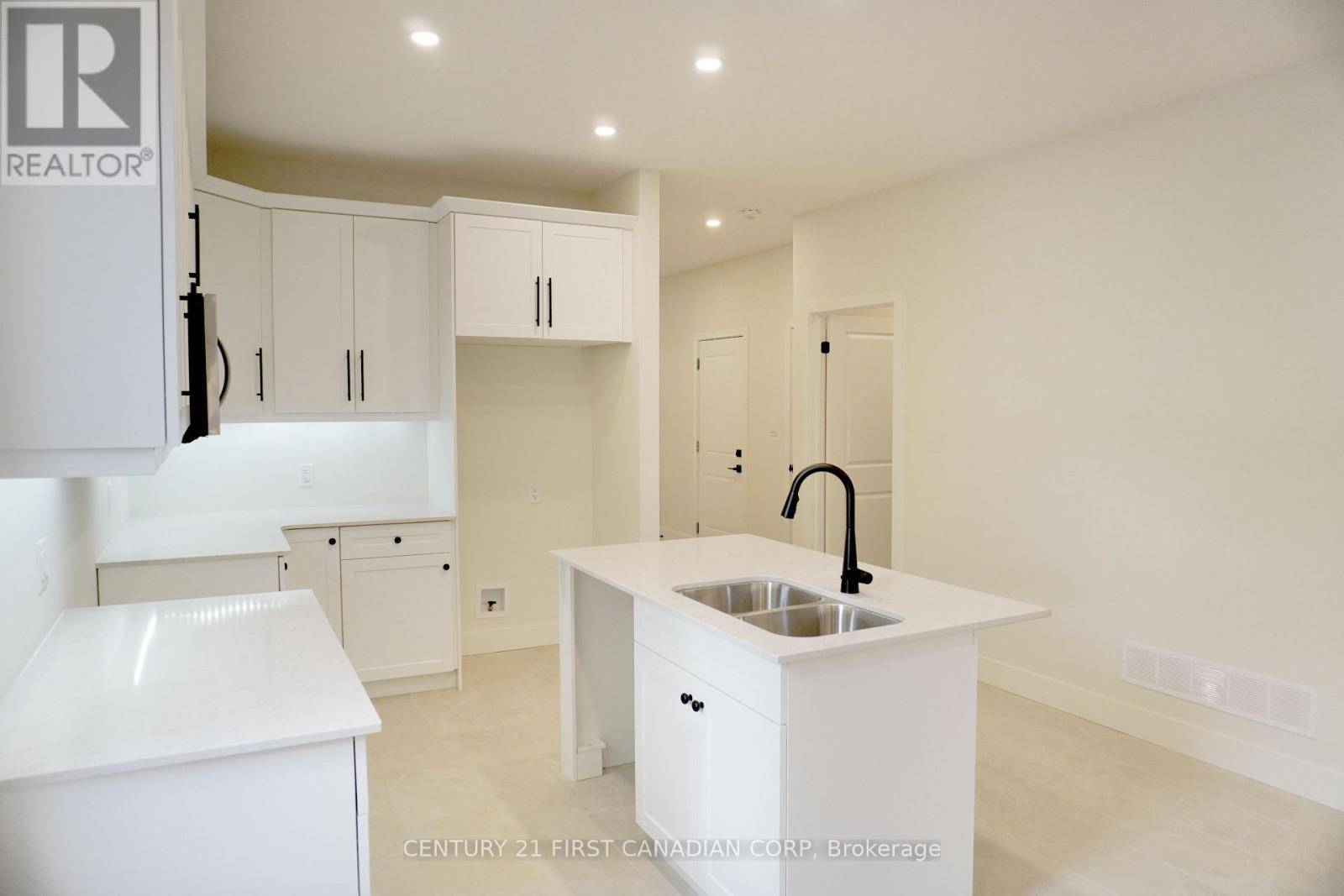 London South (south U), ON N6M0A2,1960 Evans BLVD #31