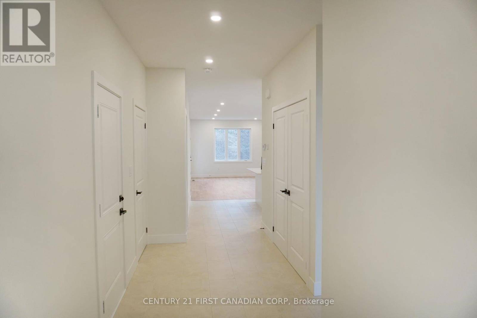 London South (south U), ON N6M0A2,1960 Evans BLVD #31